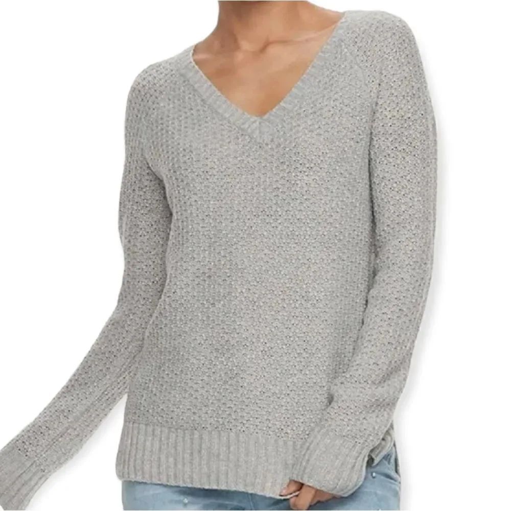🖤 So juniors raglan v-neck sweater